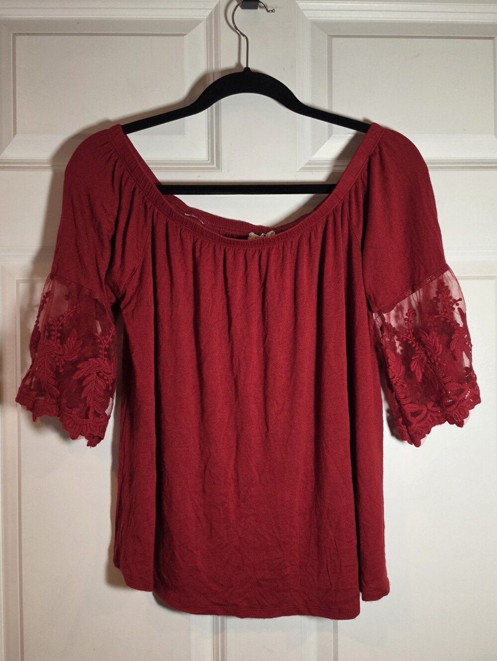Paper + Tee Women's Red Off-Shoulder Lace Sleeve Top L